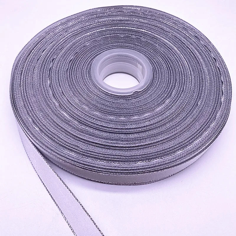 Satinband mit goldenem Rand