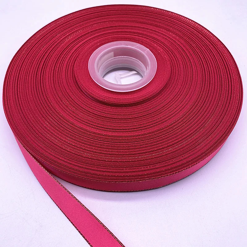 Satinband mit goldenem Rand