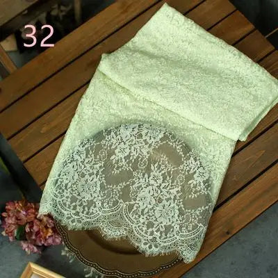 Edler Spitzenstoff – festliche Dekoration