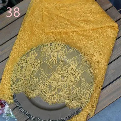 Edler Spitzenstoff – festliche Dekoration