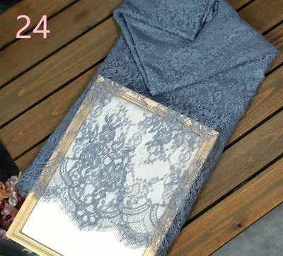 Edler Spitzenstoff – festliche Dekoration