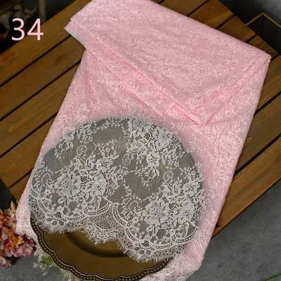 Edler Spitzenstoff – festliche Dekoration