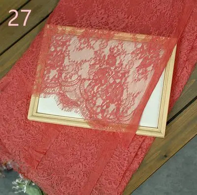 Edler Spitzenstoff – festliche Dekoration