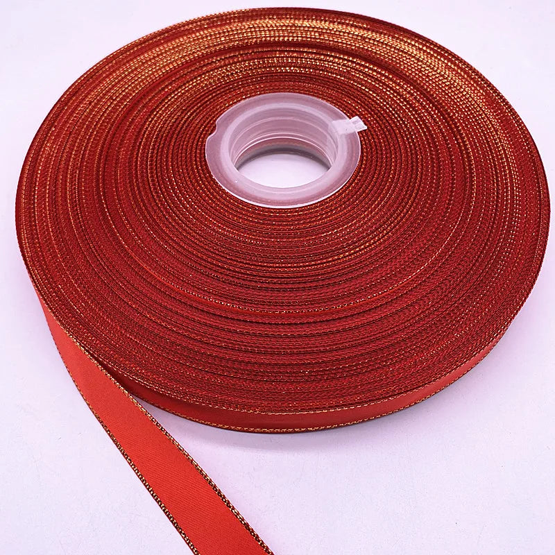 Satinband mit goldenem Rand