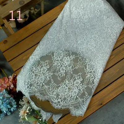 Edler Spitzenstoff – festliche Dekoration