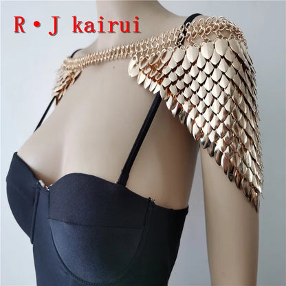 Schulterkette – Gold Scale Design