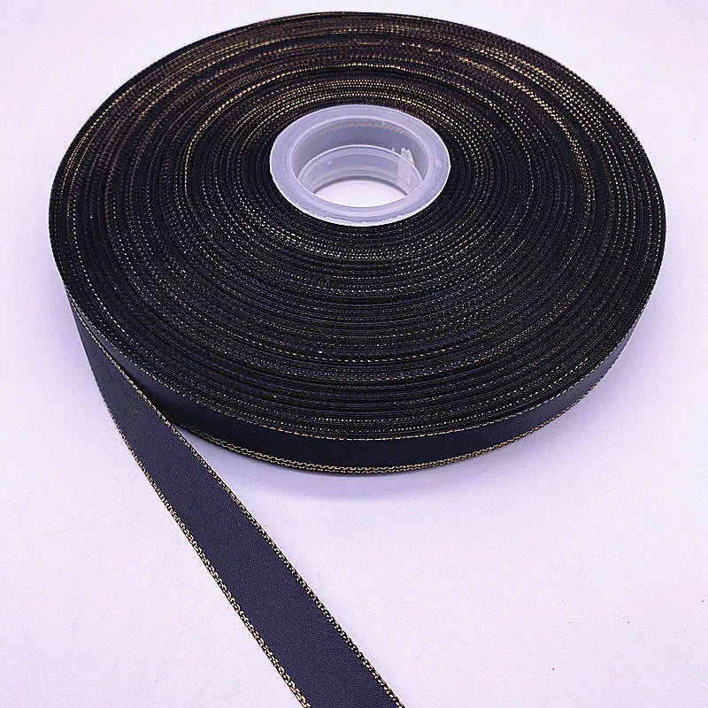 Satinband mit goldenem Rand