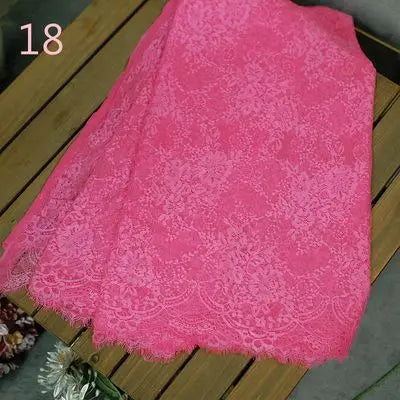 Edler Spitzenstoff – festliche Dekoration