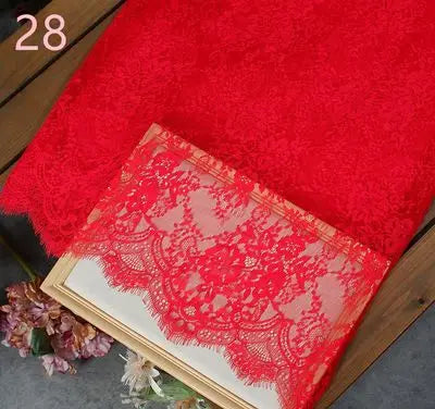 Edler Spitzenstoff – festliche Dekoration