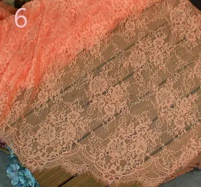 Edler Spitzenstoff – festliche Dekoration