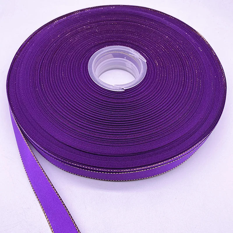 Satinband mit goldenem Rand