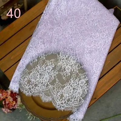 Edler Spitzenstoff – festliche Dekoration