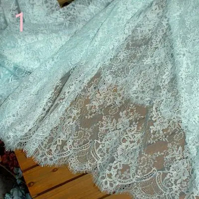 Edler Spitzenstoff – festliche Dekoration