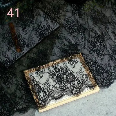 Edler Spitzenstoff – festliche Dekoration