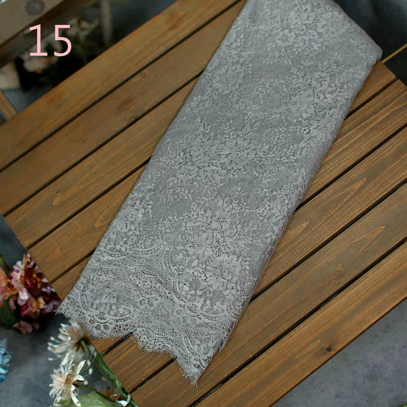 Edler Spitzenstoff – festliche Dekoration