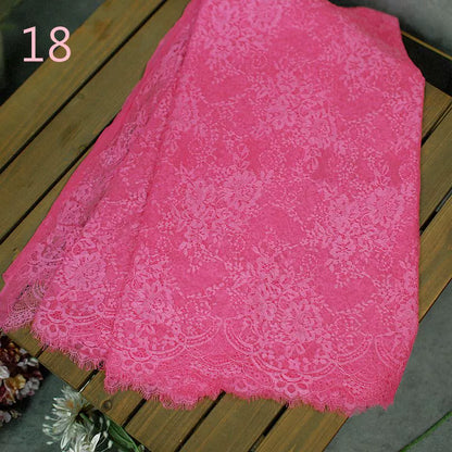 Edler Spitzenstoff – festliche Dekoration