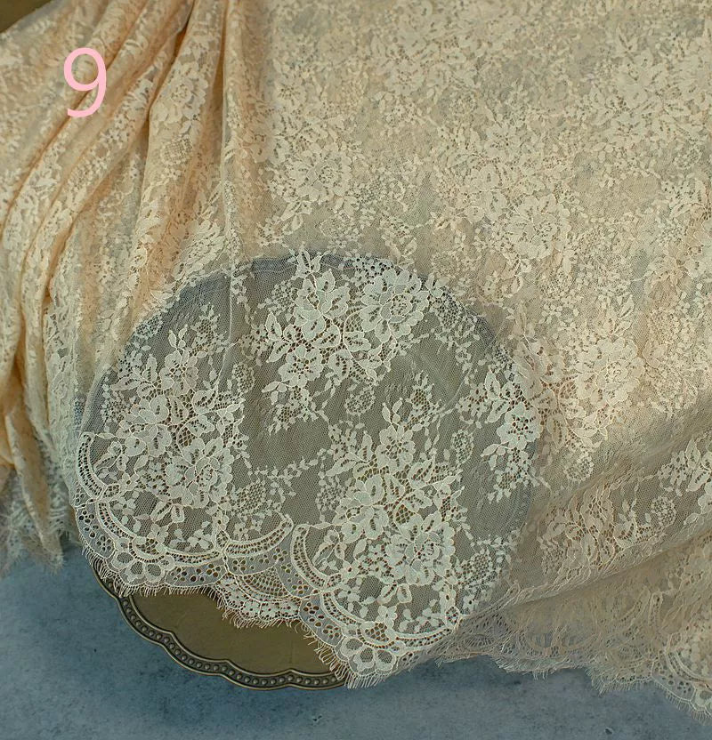 Edler Spitzenstoff – festliche Dekoration