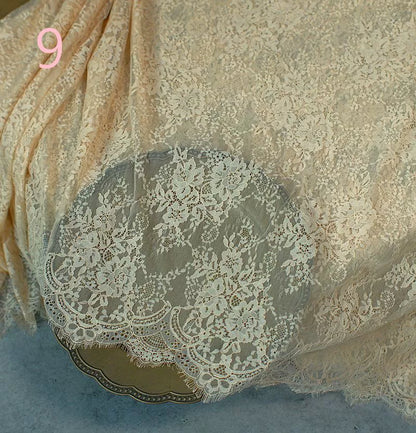 Edler Spitzenstoff – festliche Dekoration