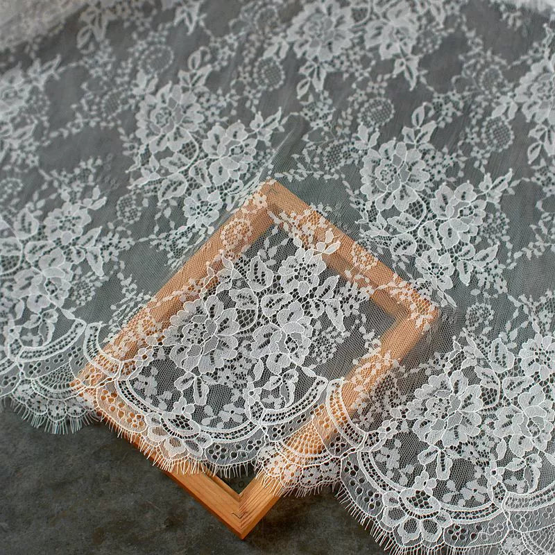 Edler Spitzenstoff – festliche Dekoration
