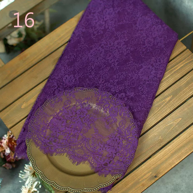 Edler Spitzenstoff – festliche Dekoration