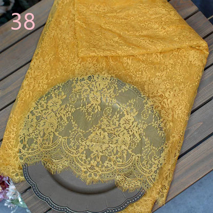 Edler Spitzenstoff – festliche Dekoration