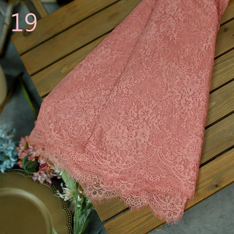 Edler Spitzenstoff – festliche Dekoration