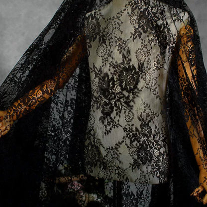 Edler Spitzenstoff – festliche Dekoration