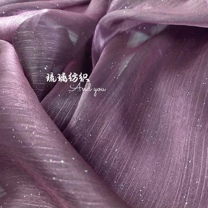 Glitzernder Organza-Stoff – funkelnde Weihnachtsdeko