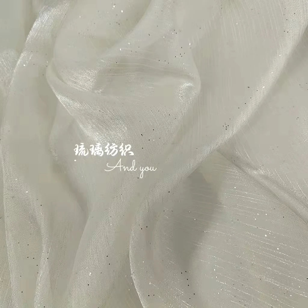 Glitzernder Organza-Stoff – funkelnde Weihnachtsdeko