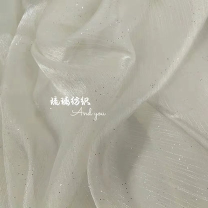 Glitzernder Organza-Stoff – funkelnde Weihnachtsdeko