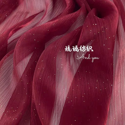 Glitzernder Organza-Stoff – funkelnde Weihnachtsdeko