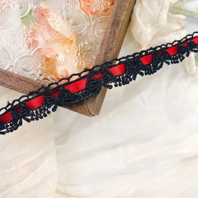 Spitzenband – Festliche Eleganz