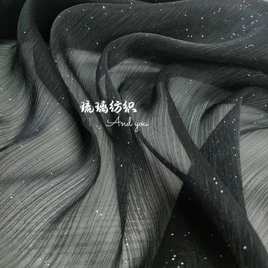 Glitzernder Organza-Stoff – funkelnde Weihnachtsdeko