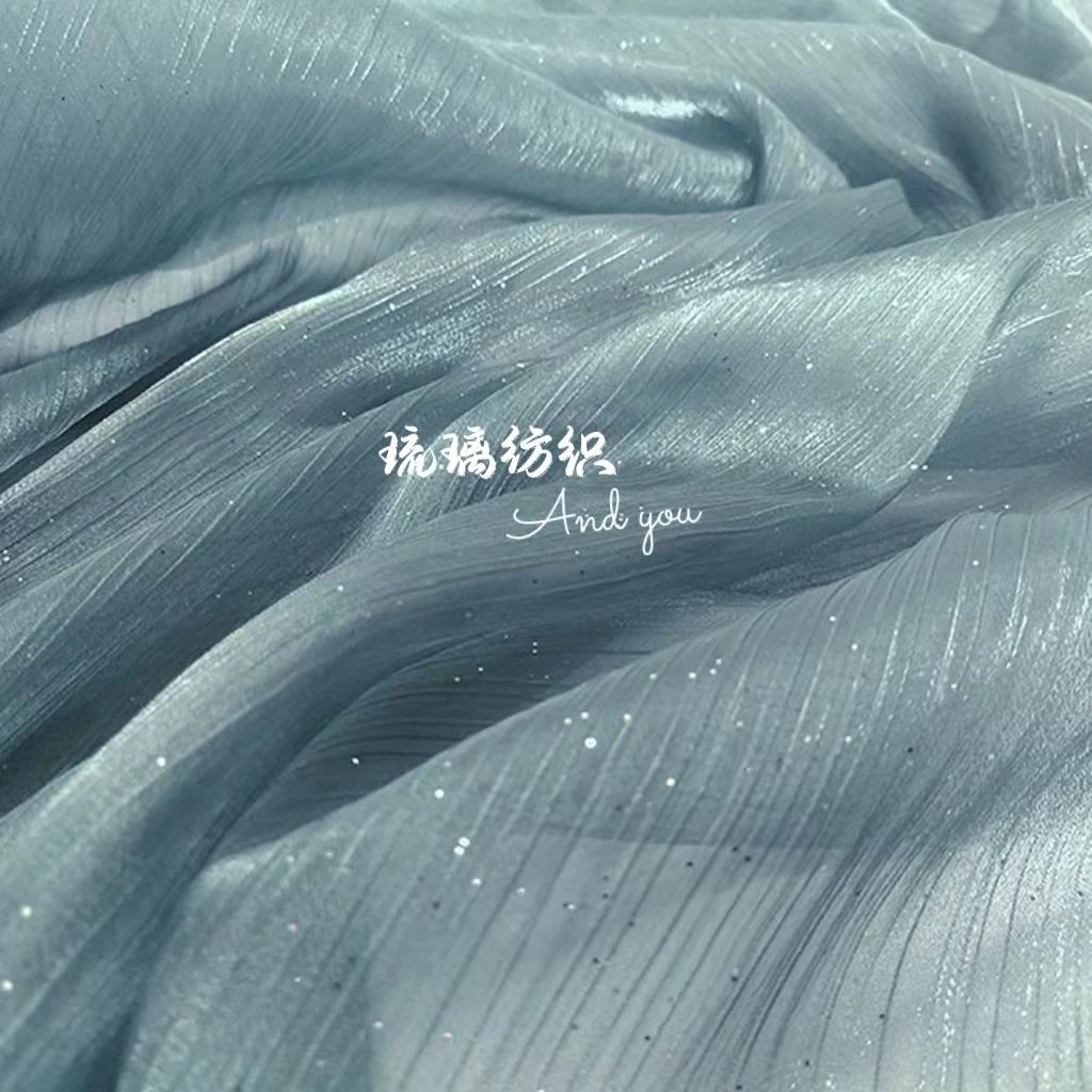 Glitzernder Organza-Stoff – funkelnde Weihnachtsdeko