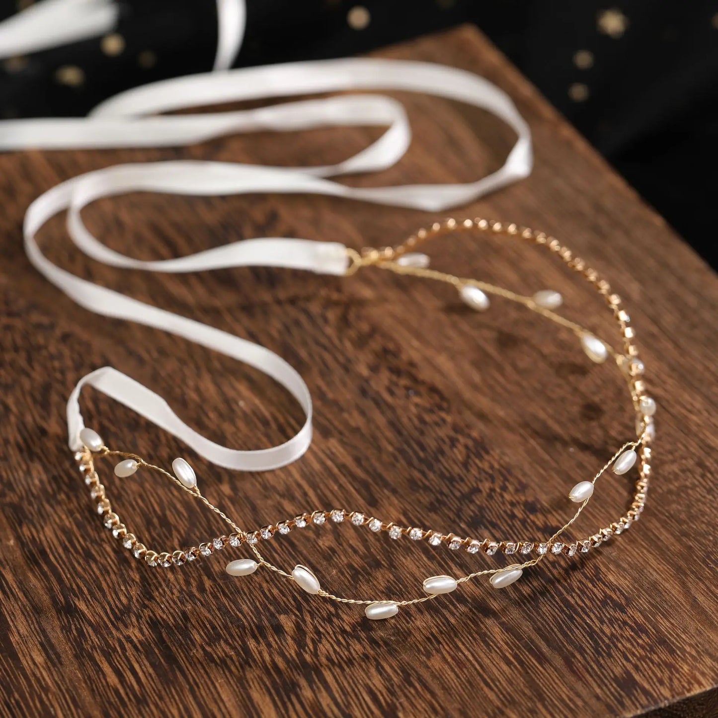 Elegantes Haarband – Gold & Perlen