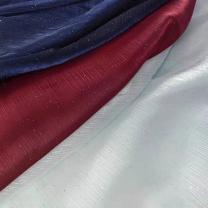 Glitzernder Organza-Stoff – funkelnde Weihnachtsdeko