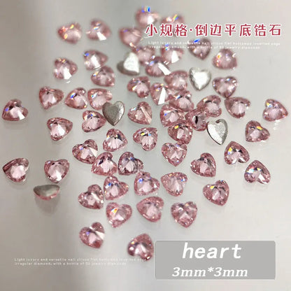 Glänzende Nailart – Strasssteine