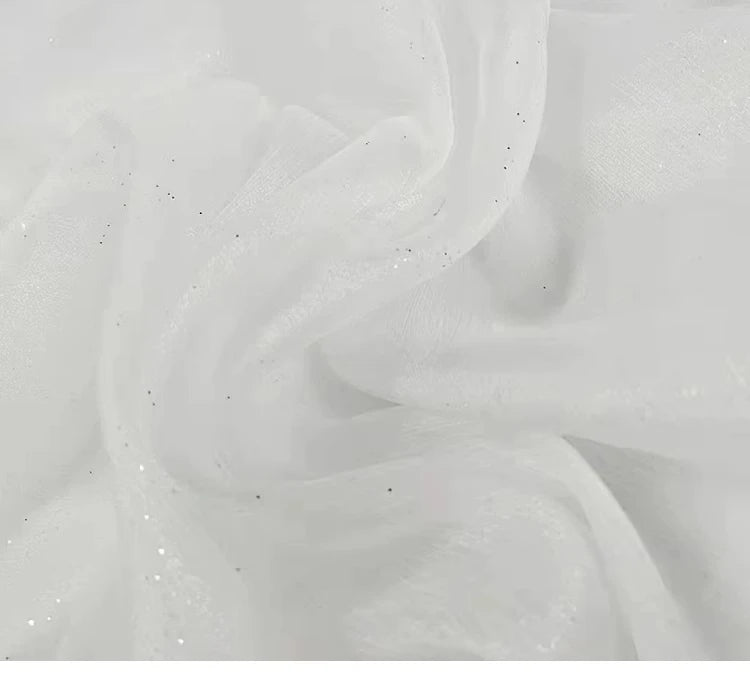 Glitzernder Organza-Stoff – funkelnde Weihnachtsdeko