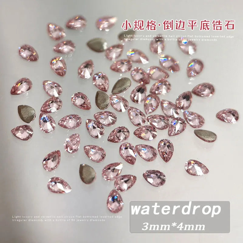 Glänzende Nailart – Strasssteine