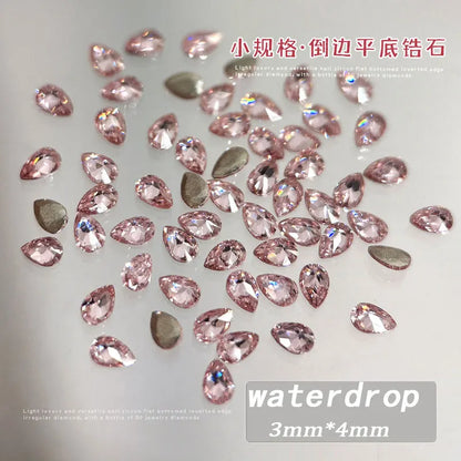 Glänzende Nailart – Strasssteine