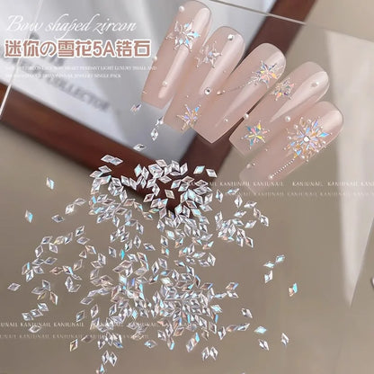 Glänzende Nailart – Strasssteine