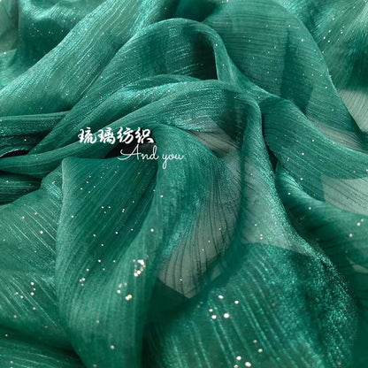 Glitzernder Organza-Stoff – funkelnde Weihnachtsdeko