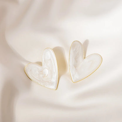 Herzförmige Ohrstecker - sunny.side-Productions