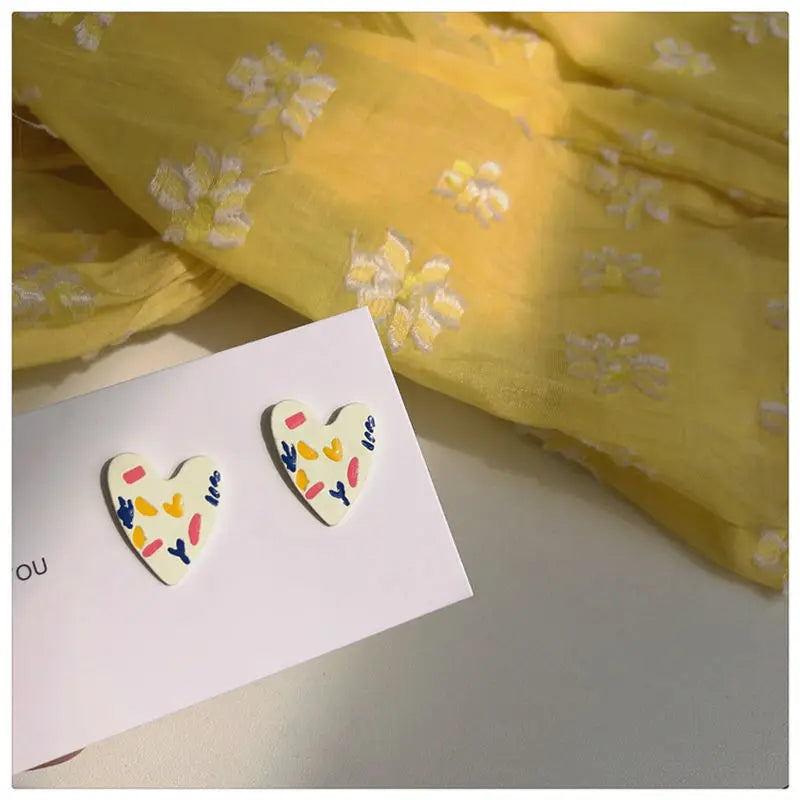 Herzförmige Ohrstecker - sunny.side-Productions