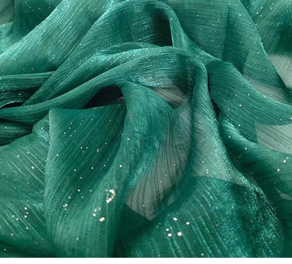 Glitzernder Organza-Stoff – funkelnde Weihnachtsdeko