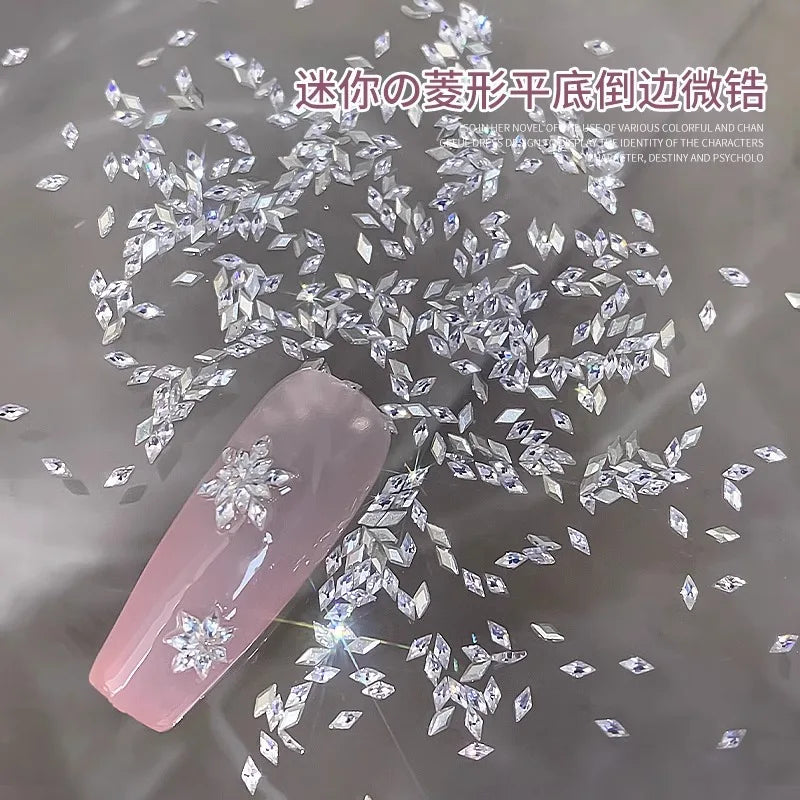 Glänzende Nailart – Strasssteine