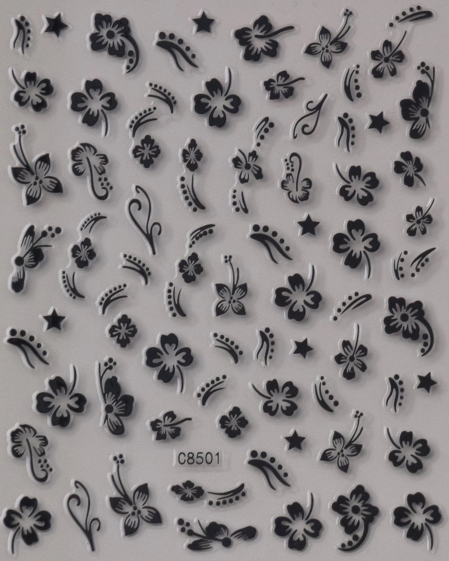 Nailsticker – Florale Reliefkunst