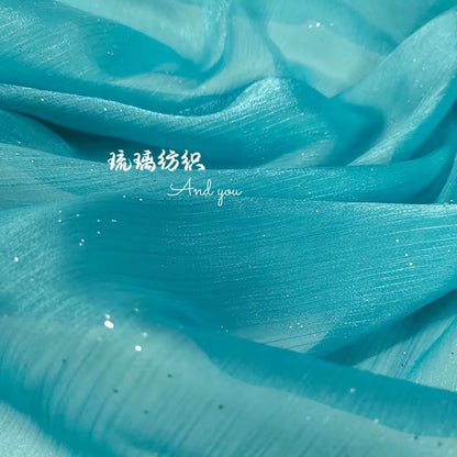 Glitzernder Organza-Stoff – funkelnde Weihnachtsdeko