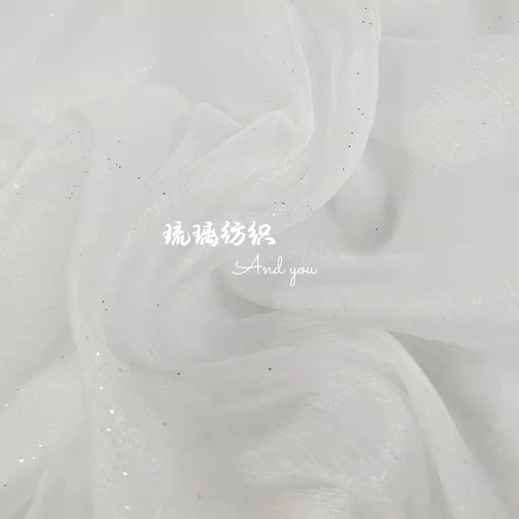 Glitzernder Organza-Stoff – funkelnde Weihnachtsdeko