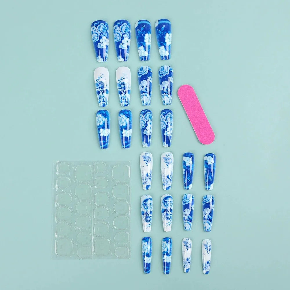 Press-On Nails – Porzellan-Eleganz